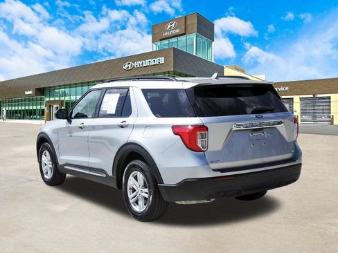 Used 2020 Ford Explorer XLT AWD/4WD image 8
