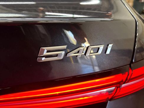 Used 2024 BMW 540i xDrive w/ M Sport Package AWD/4WD image 11