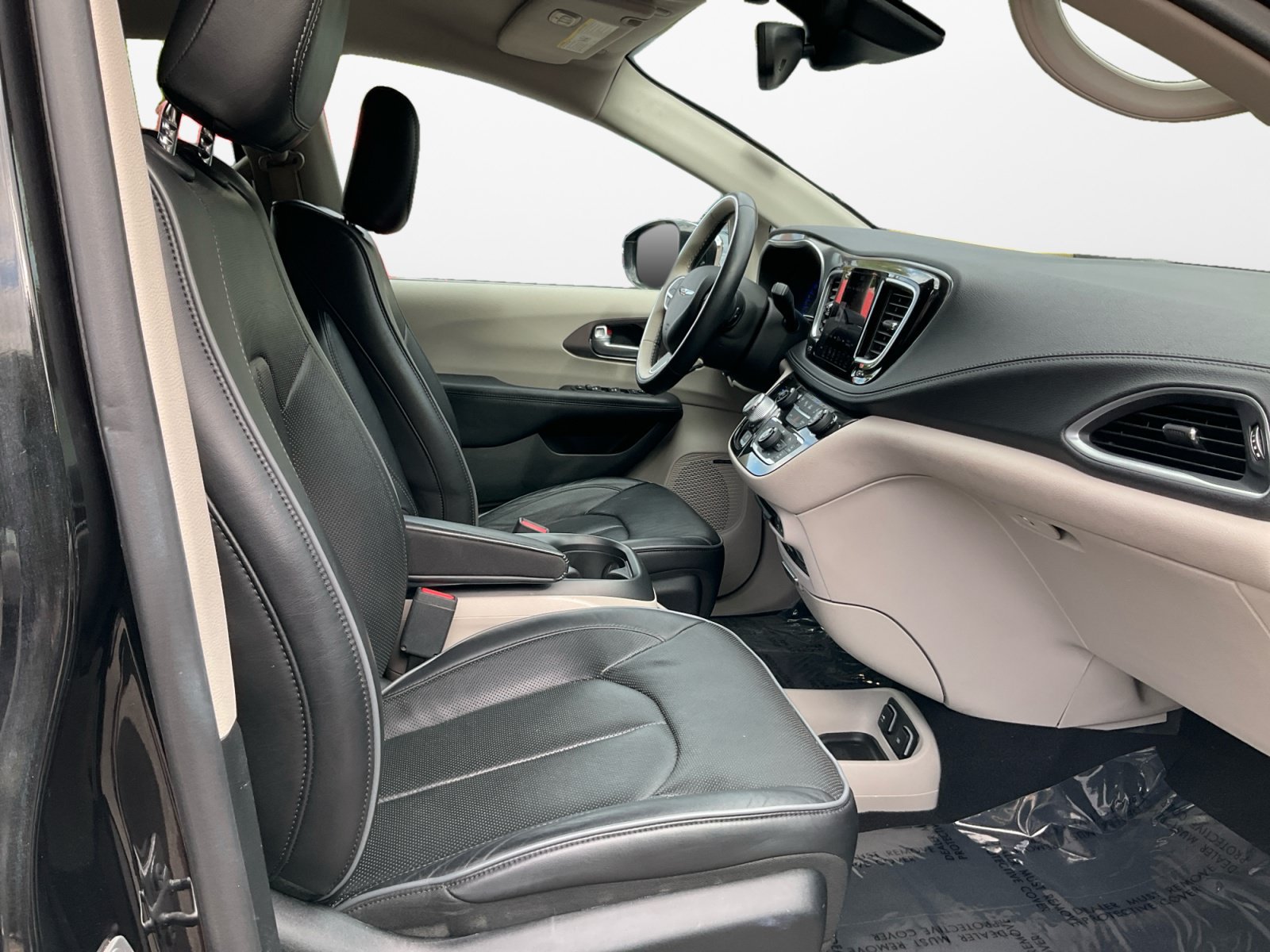 Used 2018 Chrysler Pacifica Limited w/ Advanced Safetytec Group FWD image 17