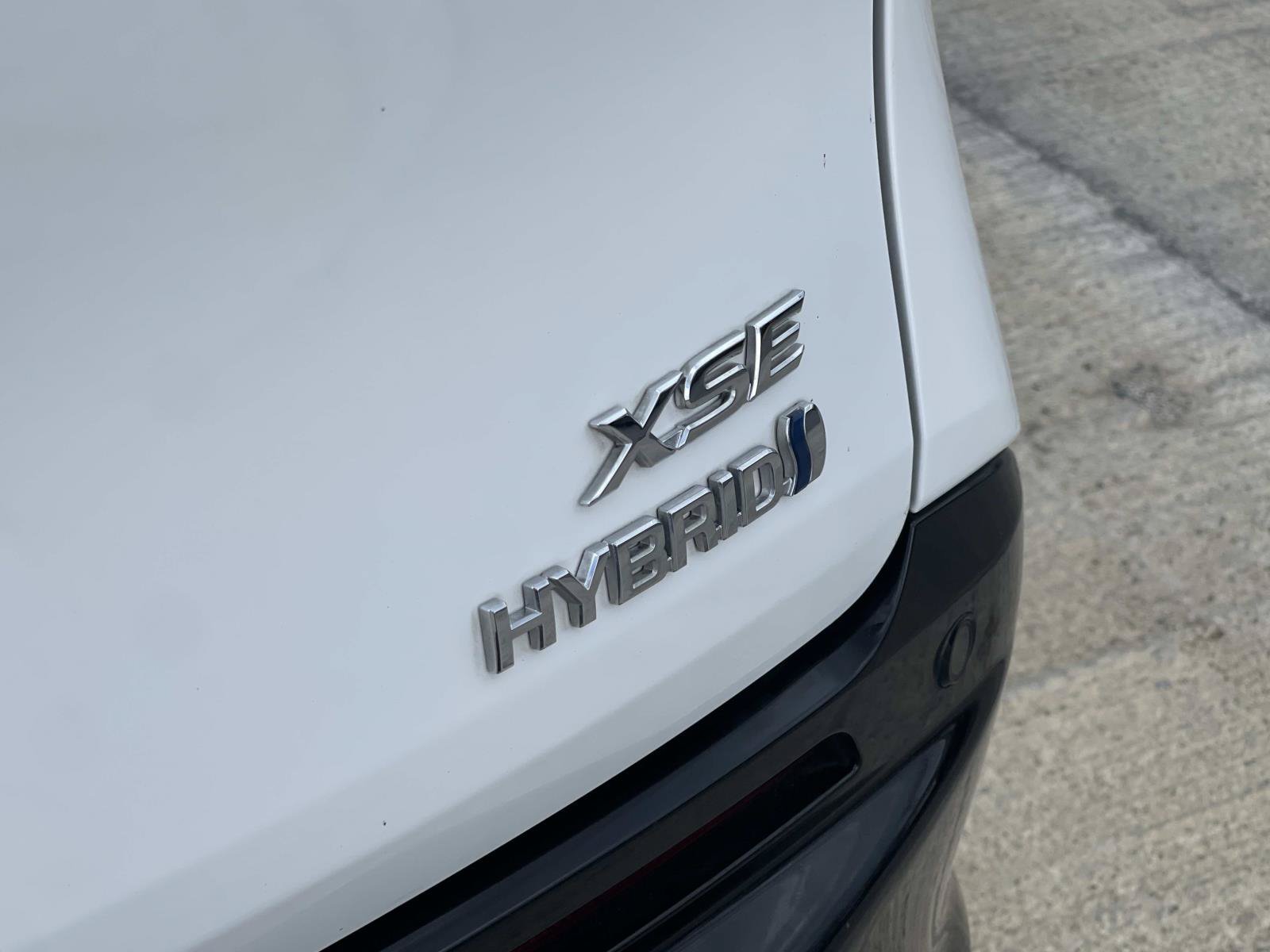 Used 2023 Toyota Sienna XSE FWD image 6