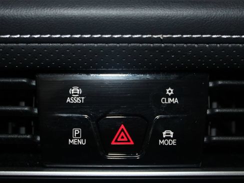 Used 2025 Volkswagen Atlas SE AWD/4WD image 19