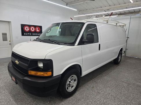 Used 2017 Chevrolet Express 2500 Extended RWD image 3