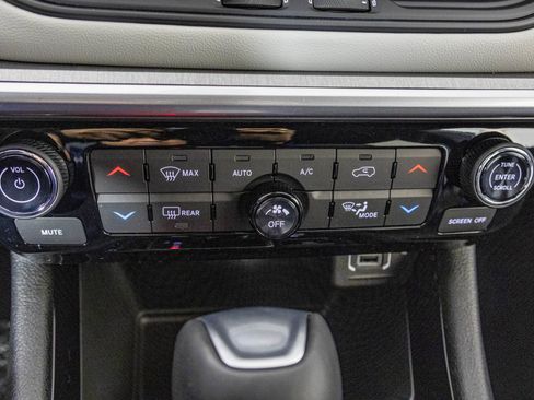 New 2026 Jeep Compass Limited image 25