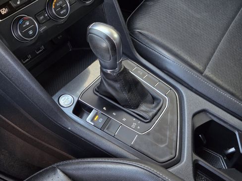 Used 2018 Volkswagen Tiguan SE w/ Front Fog Lights Package image 21