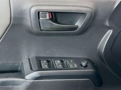 Used 2022 Toyota Tacoma SR image 17