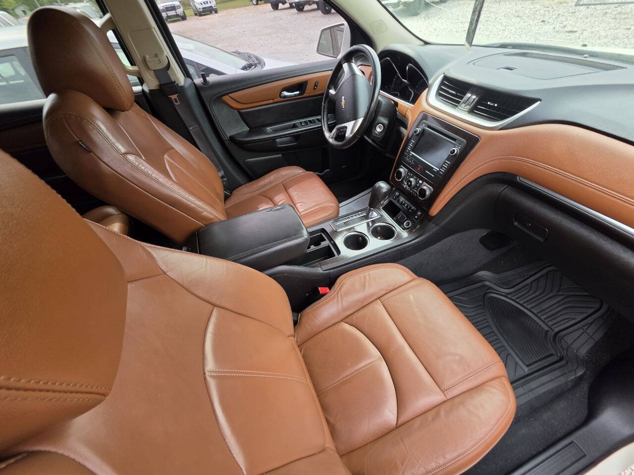 Used 2015 Chevrolet Traverse LT FWD image 4