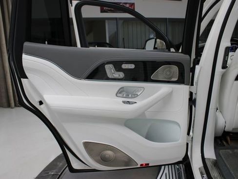 Used 2022 Mercedes-Benz Maybach GLS 600 4MATIC image 63