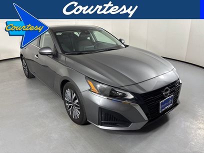 Used 2023 Nissan Altima 2.5 SV