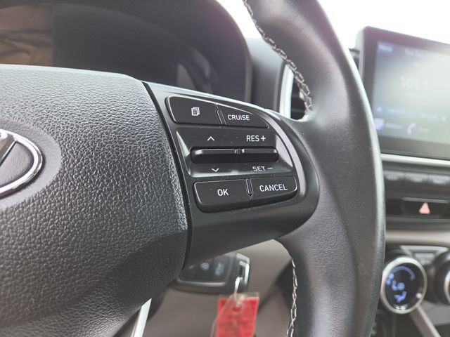 Certified 2022 Hyundai Venue SEL FWD image 17