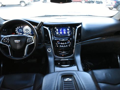 Used 2018 Cadillac Escalade Platinum image 10