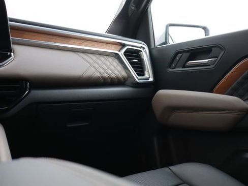 Used 2023 GMC Canyon Denali image 39