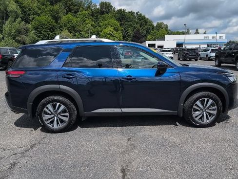 Used 2024 Nissan Pathfinder SL AWD/4WD image 6