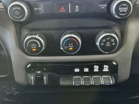 Used 2024 RAM 2500 Big Horn w/ Off Road Package AWD/4WD image 18