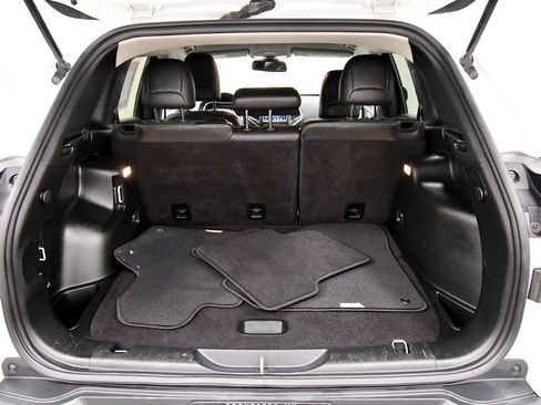 Used 2018 Jeep Cherokee Latitude Plus FWD image 7