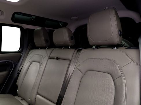 Used 2023 Land Rover Defender 110 SE image 35