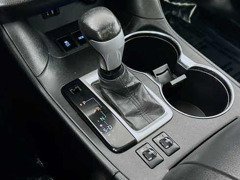 Used 2014 Toyota Highlander XLE image 17