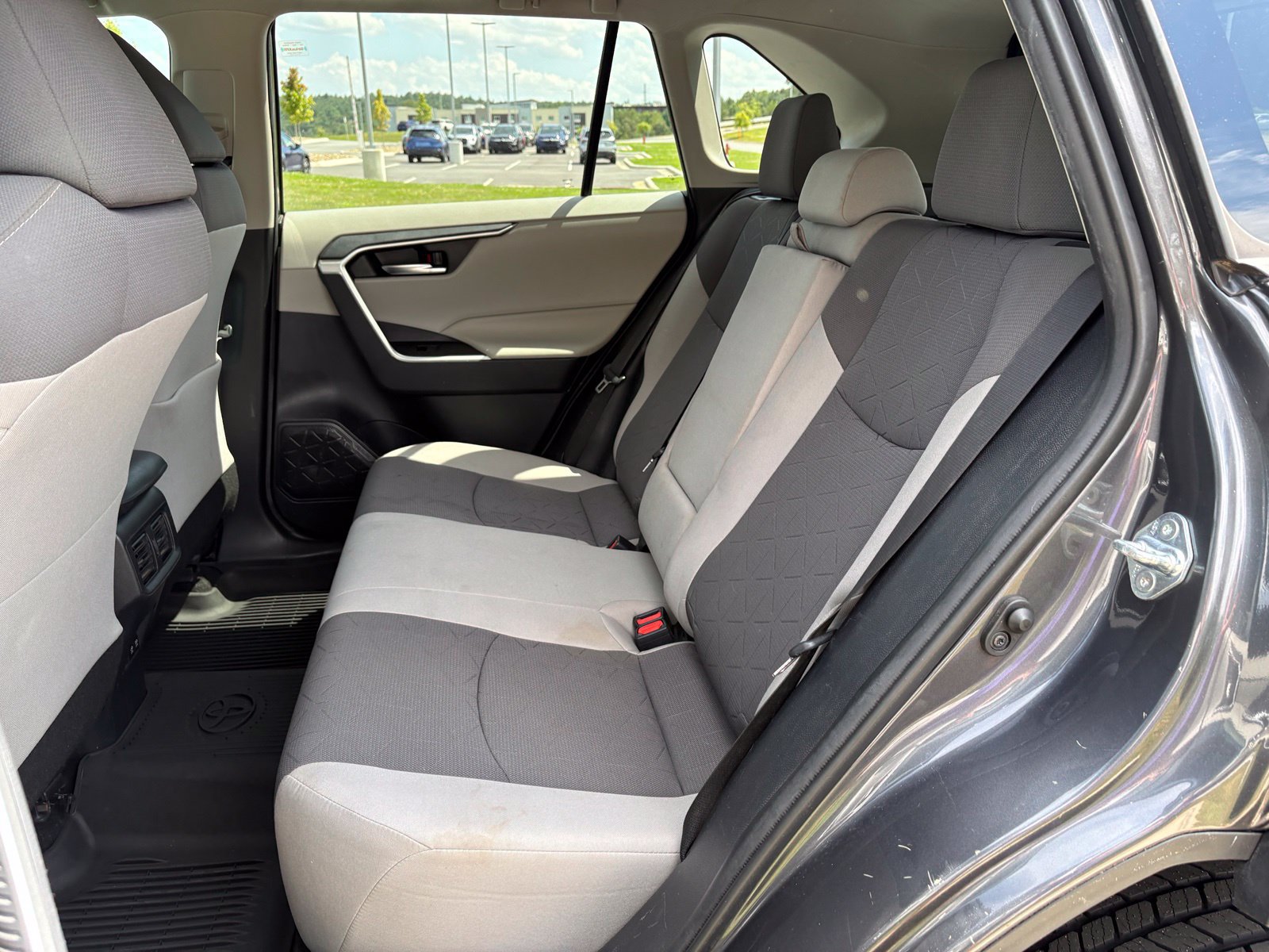 Used 2021 Toyota RAV4 XLE w/ Convenience Package AWD/4WD image 32