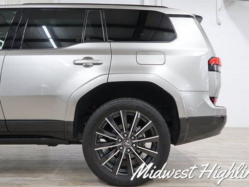 Used 2024 Lexus GX 550 w/ Accessory Package (2T) AWD/4WD image 15