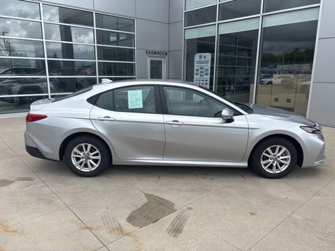 Used 2025 Toyota Camry LE AWD/4WD image 8