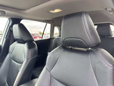 Used 2025 Toyota Corolla Cross XLE image 23