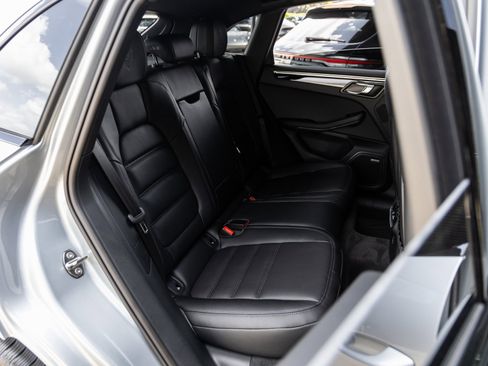 Certified 2025 Porsche Macan image 40