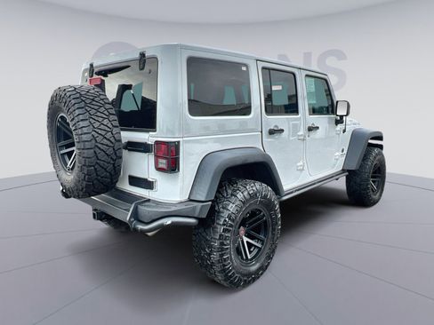 Used 2013 Jeep Wrangler Unlimited Sahara image 7