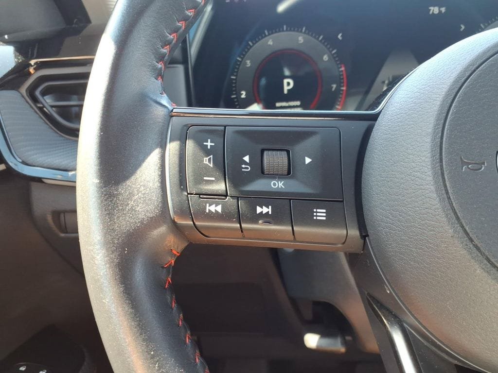Used 2025 Nissan Kicks SR AWD/4WD image 26