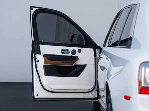 Used 2022 Rolls-Royce Cullinan image 18