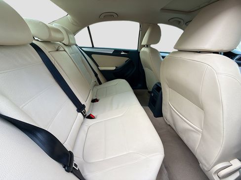 Used 2011 Volkswagen Jetta SEL image 28