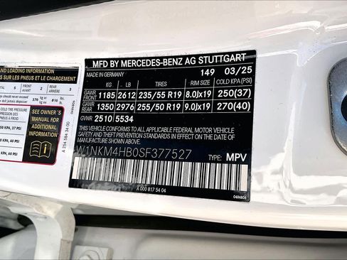 Used 2025 Mercedes-Benz GLC 300 4MATIC image 36