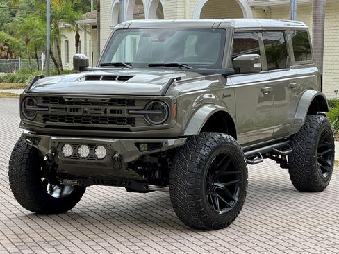 Used 2025 Ford Bronco Outer Banks image 2