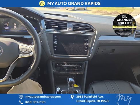 Used 2024 Volkswagen Tiguan SE AWD/4WD image 17