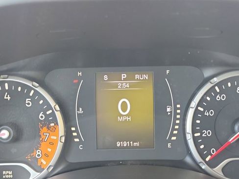 Used 2016 Jeep Renegade Latitude FWD image 25