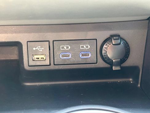 Used 2022 Toyota Highlander XLE FWD image 30