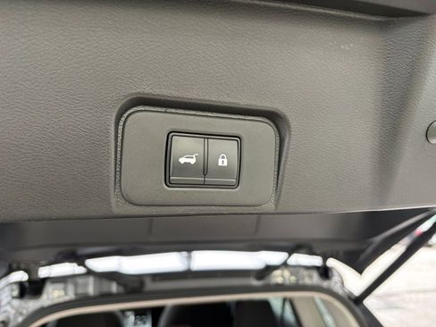 Used 2025 Nissan Rogue SV image 23