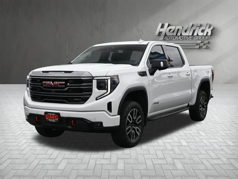 Used 2024 GMC Sierra 1500 AT4 w/ Technology Package AWD/4WD image 5