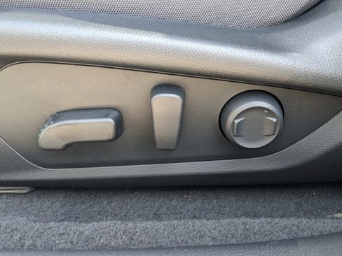 Certified 2025 Subaru Crosstrek 2.0i Premium image 19