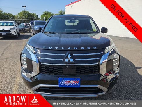 New 2025 Mitsubishi Outlander SE image 3