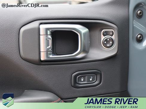 Used 2024 Jeep Wrangler Unlimited Rubicon AWD/4WD image 21