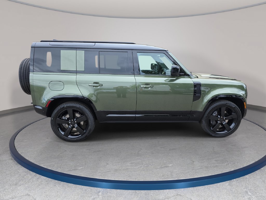 New 2026 Land Rover Defender 110 X-Dynamic SE AWD/4WD image 4