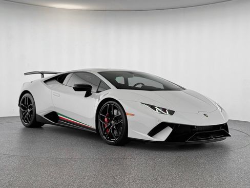 Used 2018 Lamborghini Huracan Performante AWD/4WD image 8