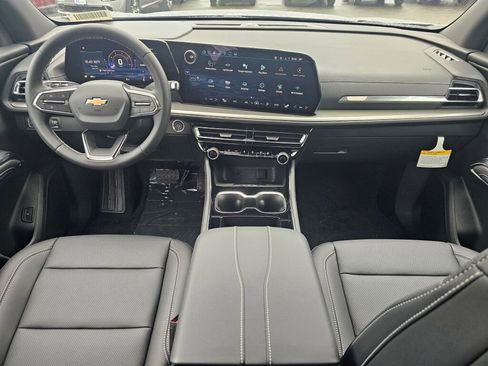 New 2025 Chevrolet Traverse LT image 9