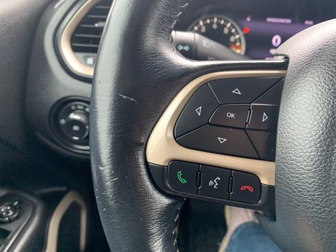 Used 2017 Jeep Renegade Limited image 16