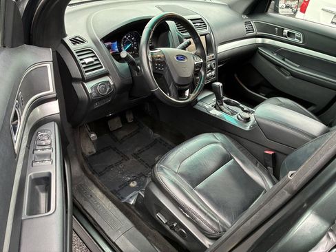 Used 2016 Ford Explorer XLT w/ Equipment Group 202A image 7