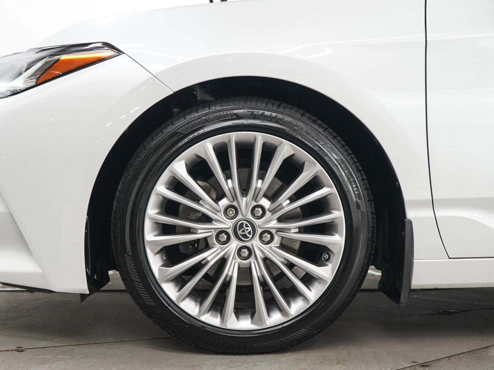 Used 2019 Toyota Avalon Limited FWD image 28