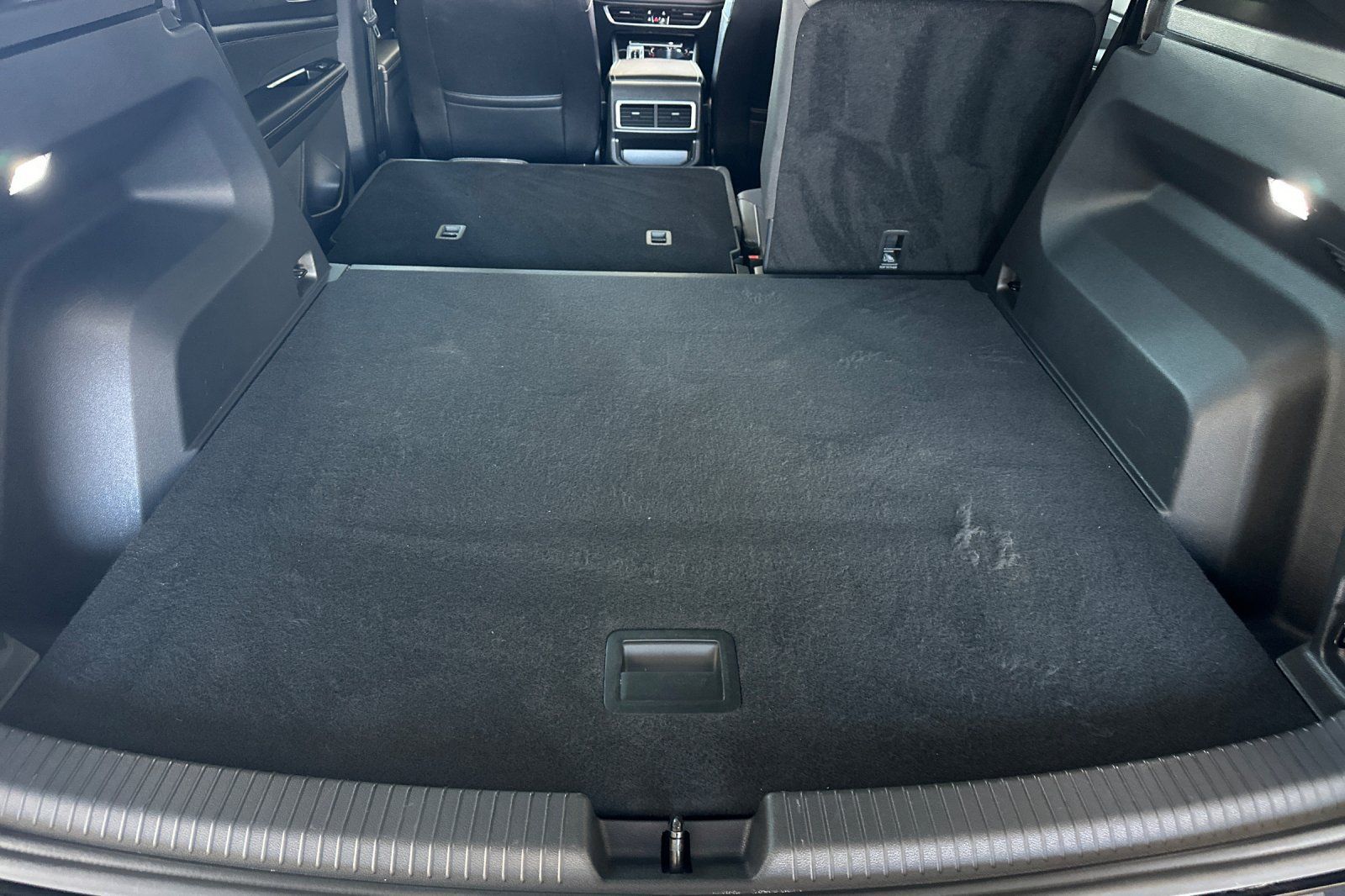 Used 2024 Volkswagen Atlas Cross Sport SE FWD image 15