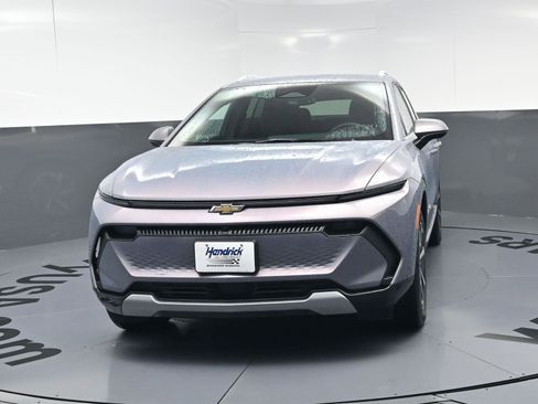 Used 2025 Chevrolet Equinox EV LT w/ Convenience Package image 5