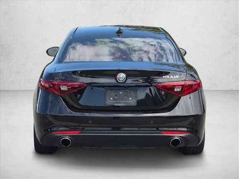 Used 2018 Alfa Romeo Giulia RWD image 7