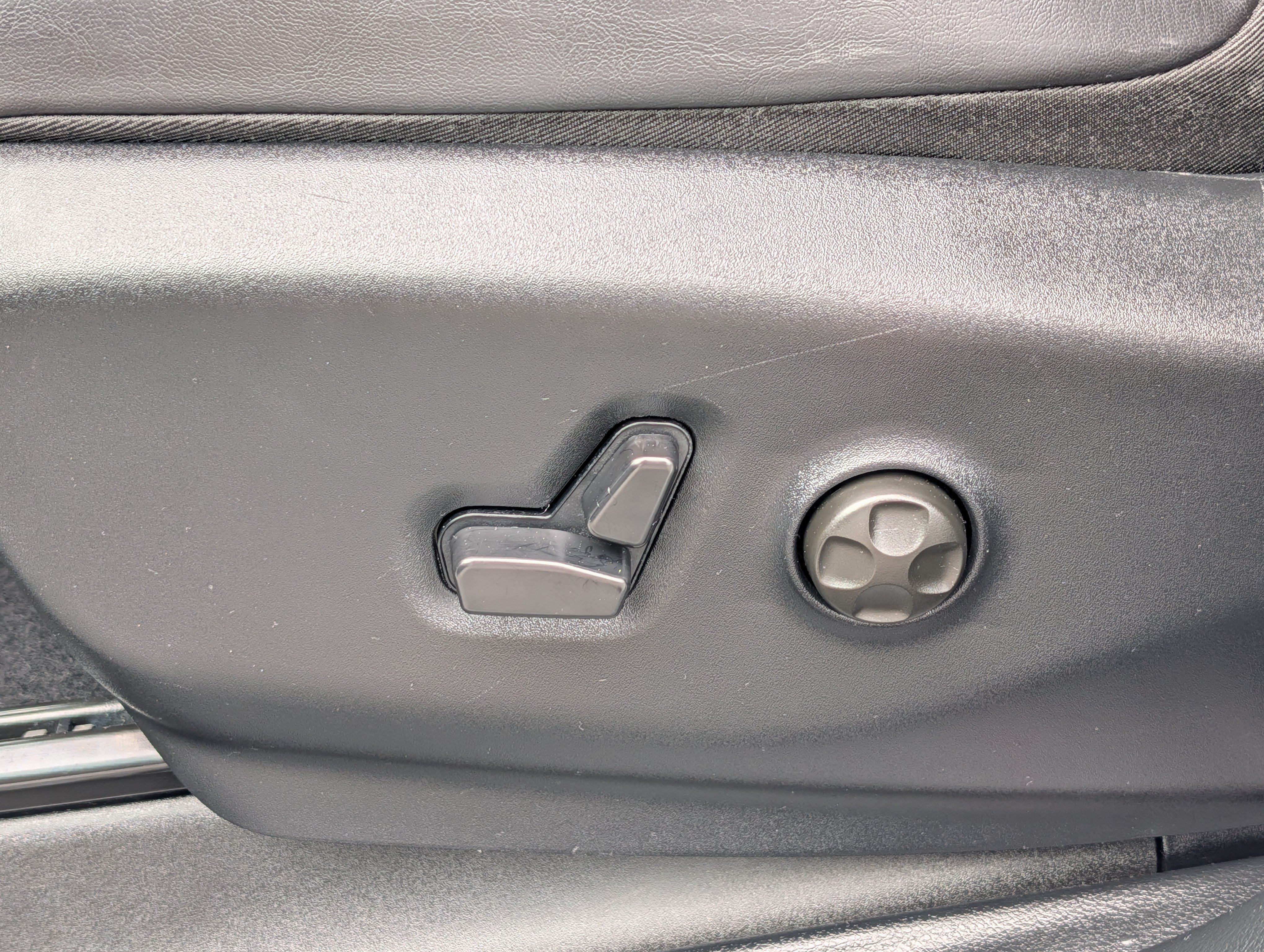 Used 2025 Chrysler Pacifica Limited FWD image 20