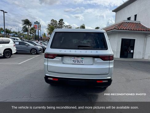 Used 2023 Jeep Wagoneer Series II AWD/4WD image 4